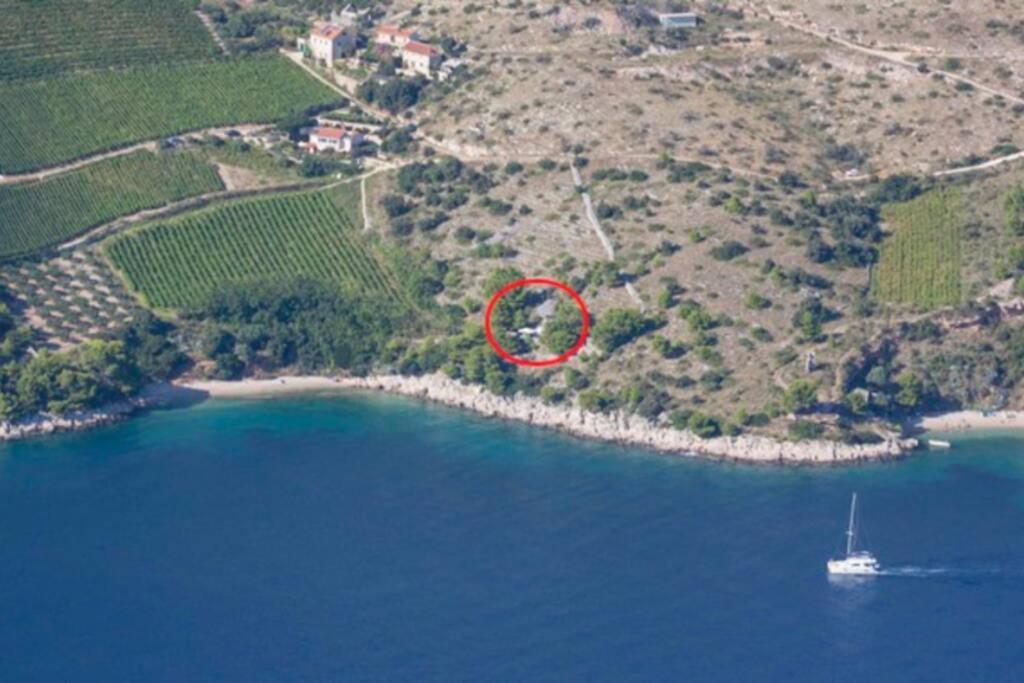 A Small Stone House By The Sea, In A Wineyard Nerezisca Exteriér fotografie