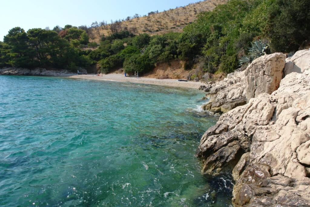 A Small Stone House By The Sea, In A Wineyard Nerezisca Exteriér fotografie